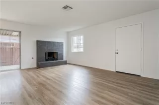 Photo #6: 2476579 Listing