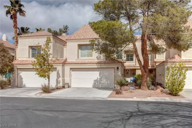 MLS: 2476597 Condo For Sale