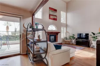 Photo #5: 2476597 Listing 