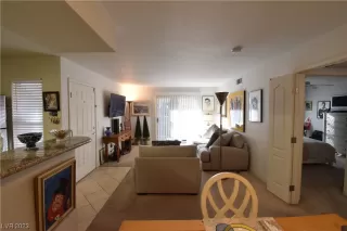 Photo #2: 2476600 Listing