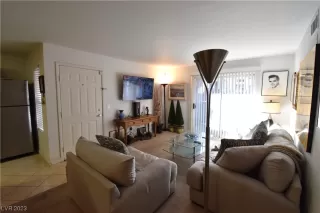 Photo #5: 2476600 Listing