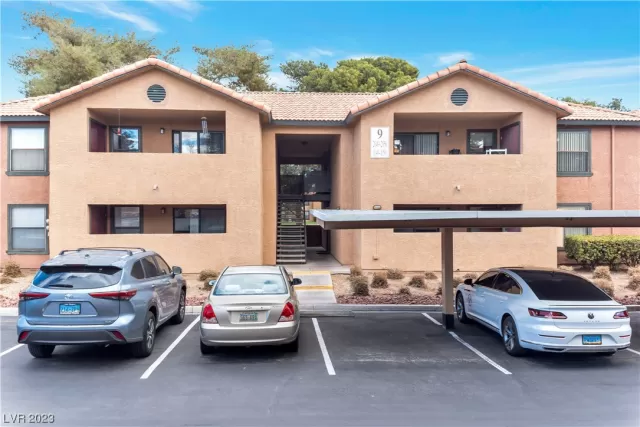 MLS: 2476612 Condo For Sale