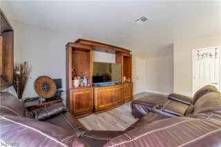 Photo #2: 2476612 Listing 