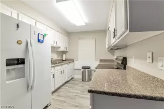 Photo #5: 2476612 Listing 