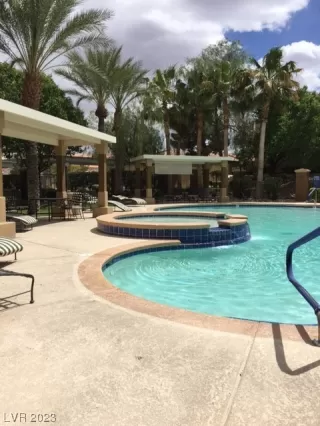 Photo #2: 2476640 Listing 