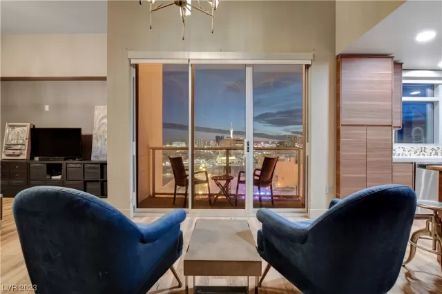 MLS: 2476650 Condo For Sale