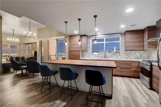 Photo #1: 2476650 Listing 