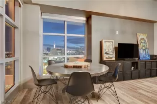 Photo #5: 2476650 Listing 