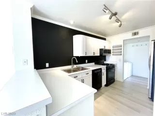 Photo #2: 2476662 Listing 