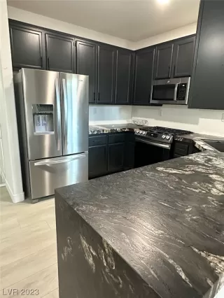 Photo #1: 2476663 Listing 