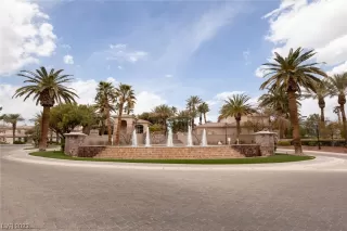 Photo #2: 2476684 Listing 