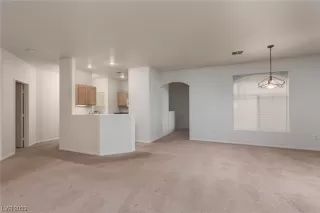 Photo #6: 2476684 Listing 