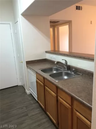 Photo #6: 2476703 Listing