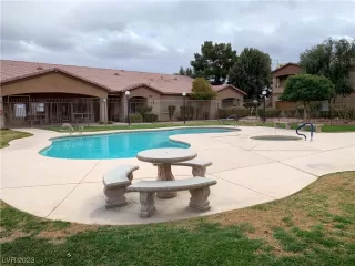 Photo #2: 2476716 Listing 