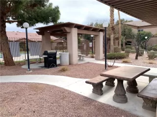 Photo #3: 2476716 Listing 