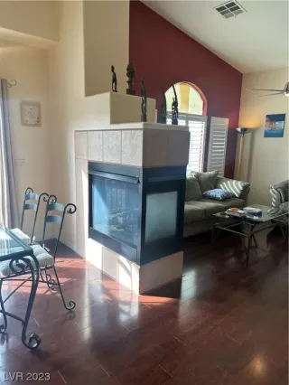 Photo #5: 2476726 Listing