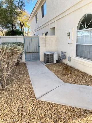 Photo #1: 2476731 Listing 