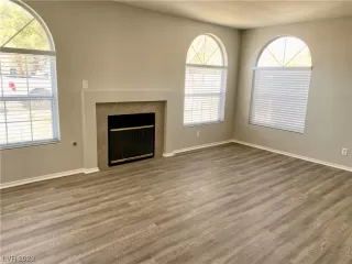 Photo #5: 2476731 Listing 