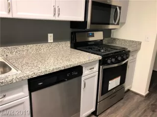 Photo #2: 2476743 Listing 