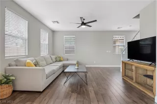 Photo #5: 2476773 Listing 