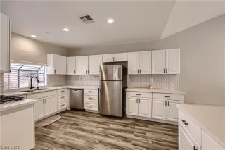 Photo #2: 2476776 Listing