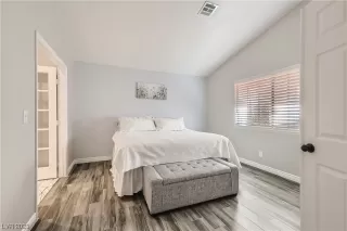 Photo #6: 2476776 Listing