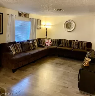 Photo #3: 2476780 Listing 