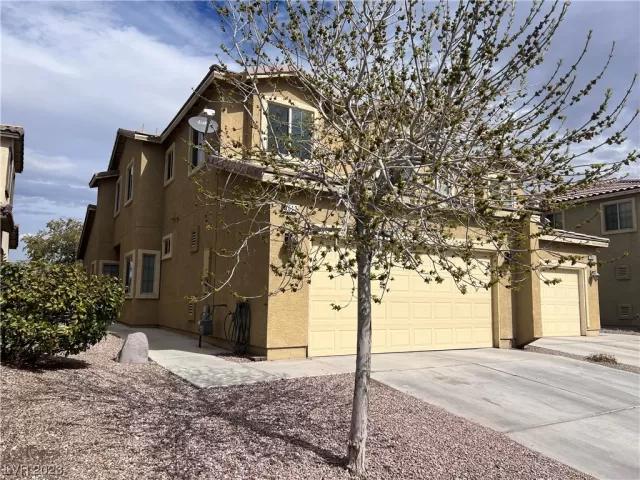 MLS: 2476816 Condo For Sale