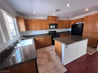 Photo #5: 2476816 Listing 