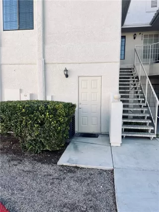 Photo #2: 2476841 Listing 