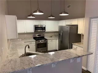 Photo #3: 2476844 Listing 