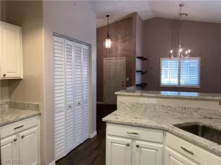 Photo #5: 2476844 Listing 