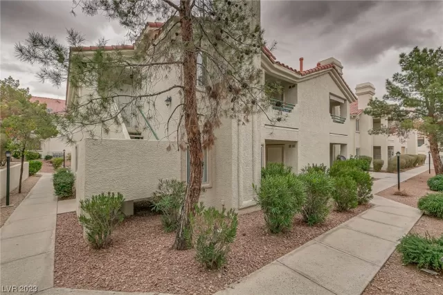 MLS: 2476853 Condo For Sale