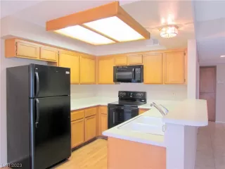 Photo #5: 2476868 Listing 