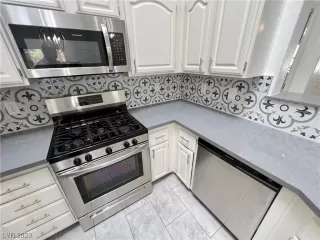 Photo #2: 2476882 Listing 