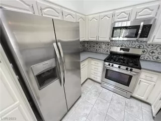 Photo #3: 2476882 Listing 