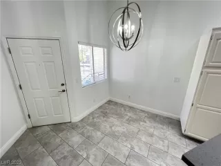 Photo #5: 2476882 Listing 