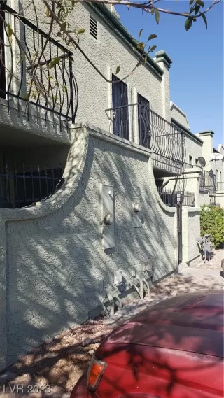 Photo #3: 2476901 Listing 