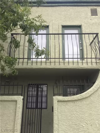 Photo #5: 2476901 Listing 