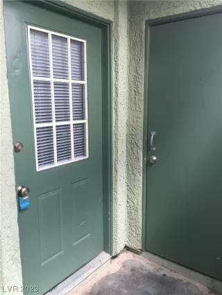 Photo #6: 2476901 Listing 