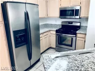 Photo #6: 2476906 Listing