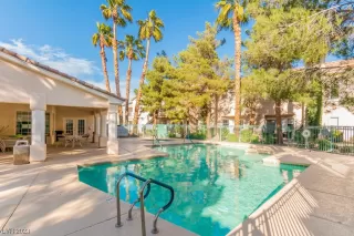 Photo #2: 2476908 Listing