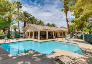 Photo #3: 2476908 Listing