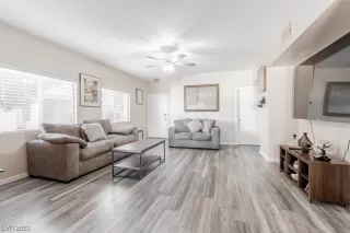 Photo #4: 2476908 Listing