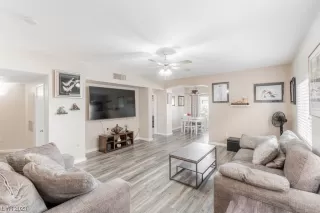 Photo #5: 2476908 Listing