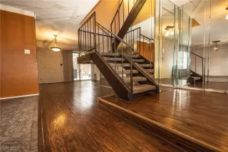 Photo #2: 2476924 Listing