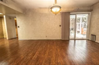 Photo #5: 2476924 Listing