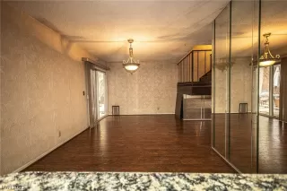 Photo #6: 2476924 Listing