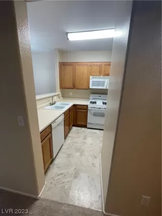 Photo #3: 2476928 Listing