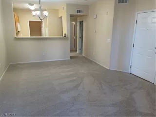 Photo #4: 2476928 Listing